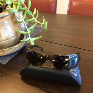 PRISTINE RAY BAN SUNGLASSES POLARIZED 4075